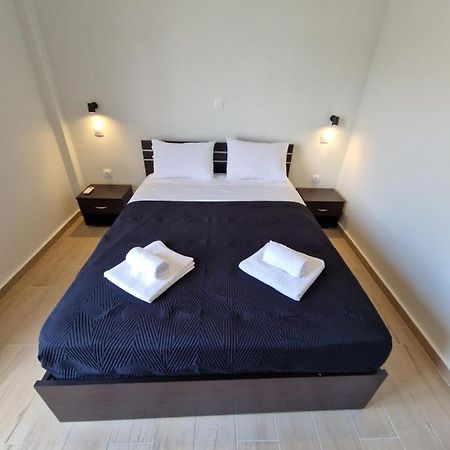 Above Apartments Near The Airport Artemida  Exterior foto