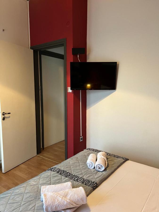 Above Apartments Near The Airport Artemida  Exterior foto