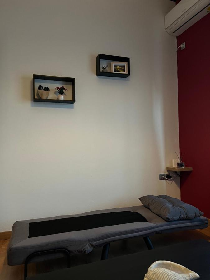 Above Apartments Near The Airport Artemida  Exterior foto