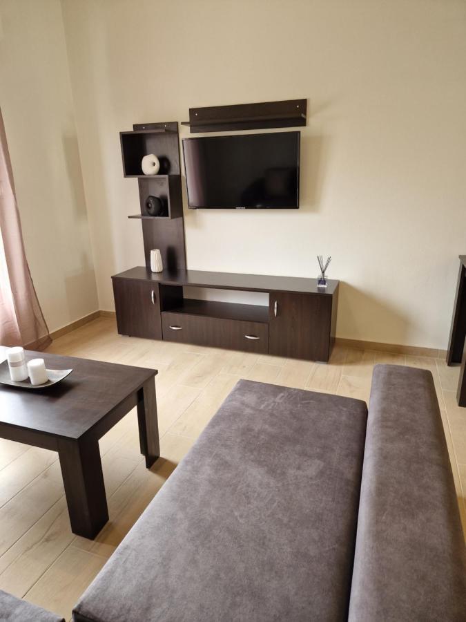 Above Apartments Near The Airport Artemida  Exterior foto